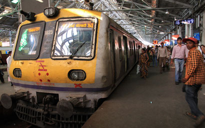 Indian_train_station